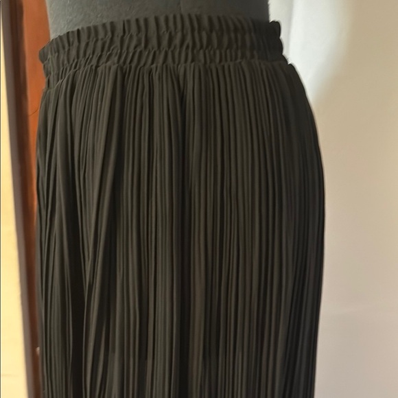 Braemar by Jeremy Scott Black Pleated Maxi Skirt. Excellent condition. - Picture 6 of 8